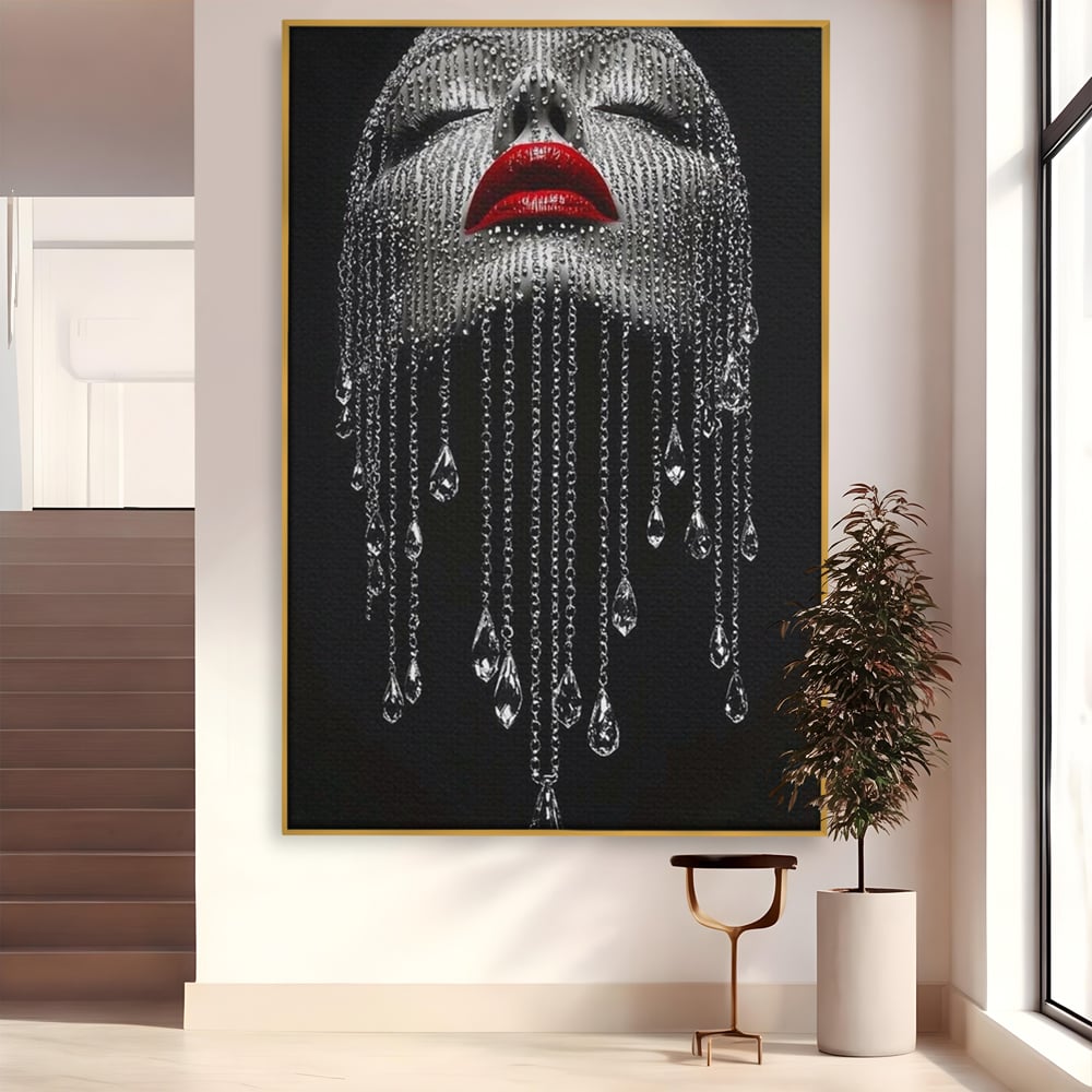 Tablou canvas cu tablou portret femeie cu cristale si buze rosii, in rama de aluminiu auriu